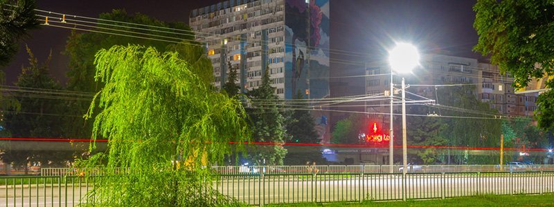 Романтика ночных районов: как выглядит ж/м Покровский после заката