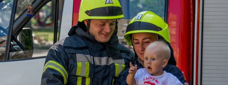 I love my firefighter: что делали дети полицейских и спасателей в пожарной части в Днепре