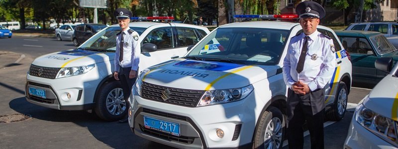 Порошенко, Аваков и Князев вручили полицейским Днепра новые авто