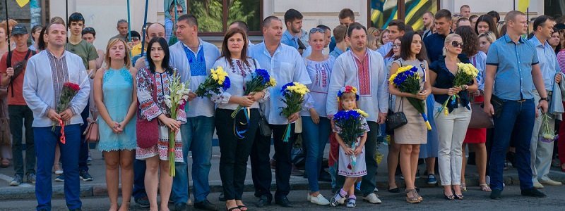 В Днепре возложили цветы к памятнику Шевченко