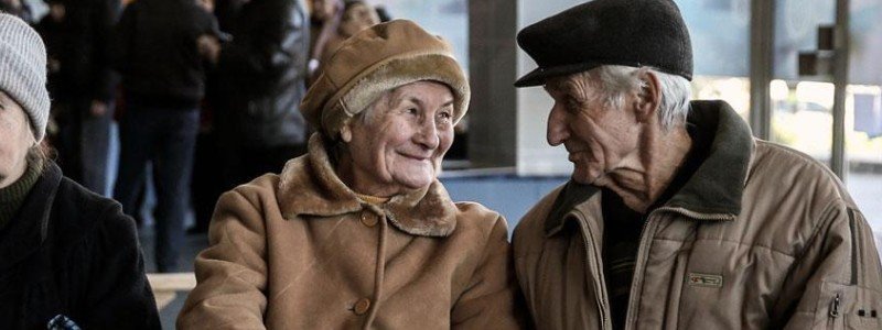 В Днепре запустили благотворительный проект для пенсионеров Starenki