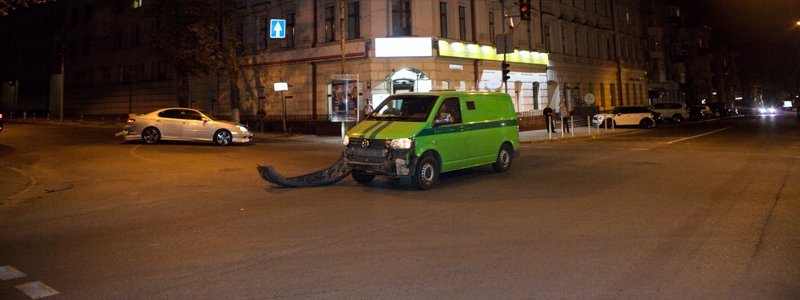 В центре Днепра инкассаторы столкнулись с Lexus