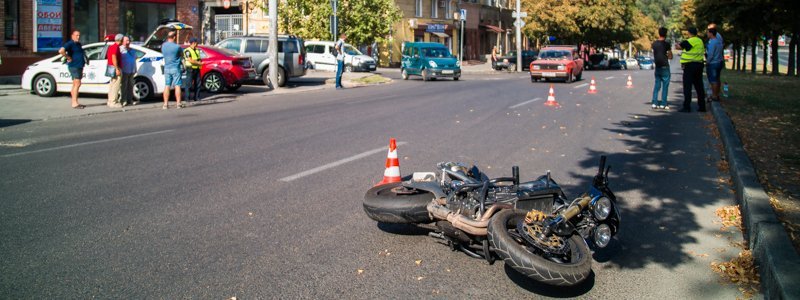 В Днепре директор Днепровского академического театра чуть не попал под мотоцикл