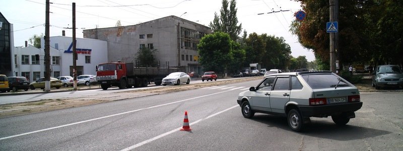 На проспекте Хмельницкого ВАЗ сбил женщину: пострадавшая скончалась в больнице