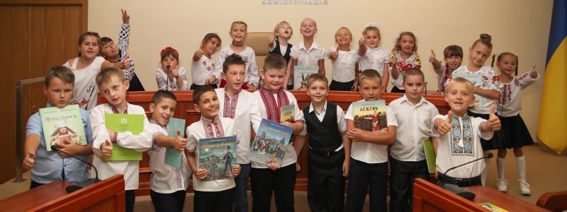 Третьеклассники днепропетровской школы побывали на экскурсии в ДнепрОГА