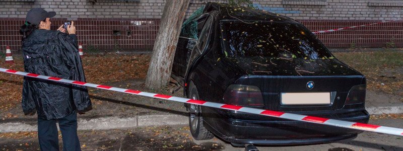 На проспекте Калнышевского водитель BMW въехал в дерево