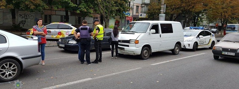 В Днепре на проспекте Поля пьяный водитель спровоцировал тройное ДТП