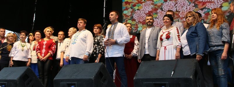Возле Днепра прошел фестиваль украинских традиций «Петриківський дивоцвіт»