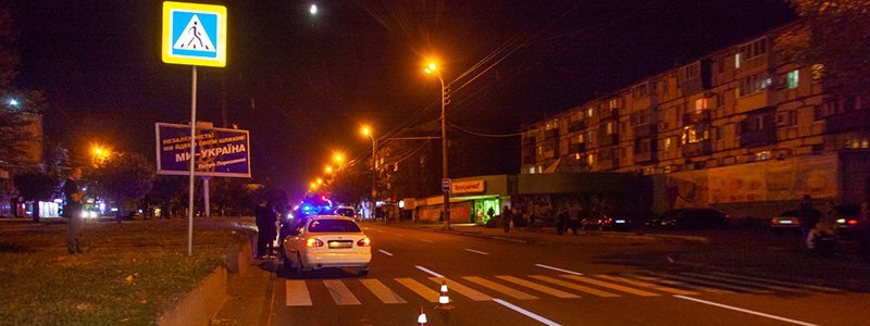 На проспекте Александра Поля сбили девушку на  пешеходном переходе