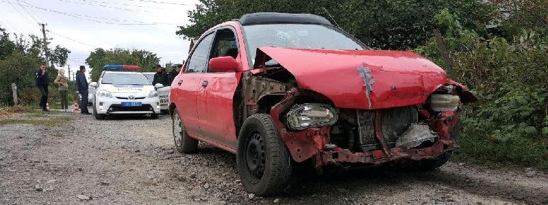 В Днепре возле Terra мужчина на Mazda въехал в забор, скрылся, затем врезался в Opel