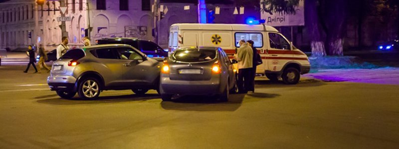 В Днепре на Пушкина столкнулись два автомобиля Nissan