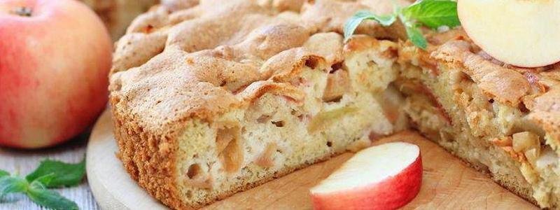 Полезные и вкусные рецепты: как приготовить шарлотку с яблоками и корицей