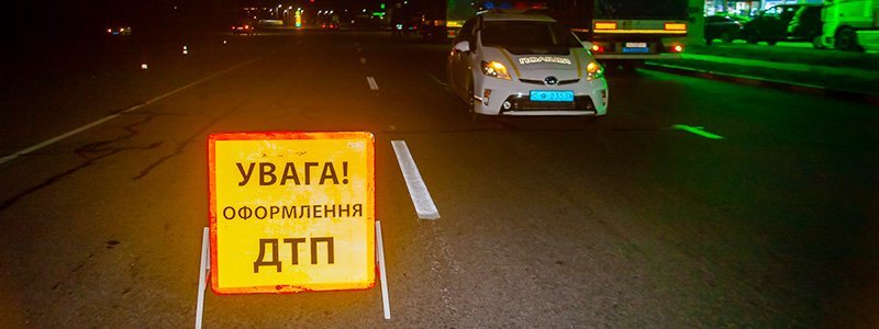 На Криворожской возле ОККО водитель такси сбил мужчину: пострадавший скончался в "скорой"
