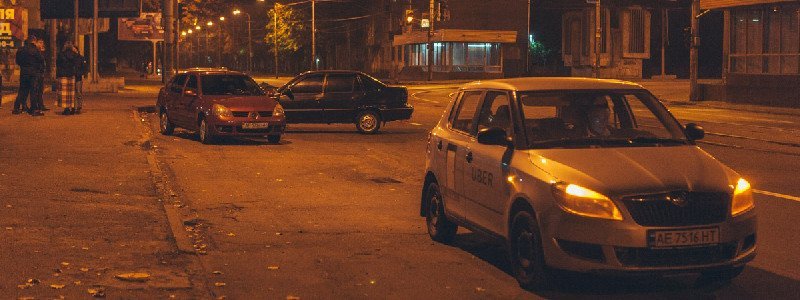 В Днепре водитель Uber не уступил дорогу Daewoo и она протаранила Renault
