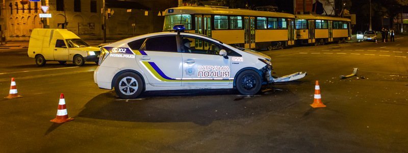 На проспекте Пушкина столкнулись полицейская Toyota Prius и Lanos