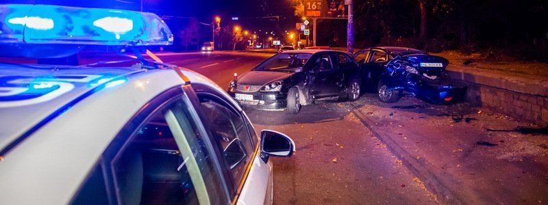 На Запорожском шоссе столкнулись Honda и Hyundai: пострадал мужчина