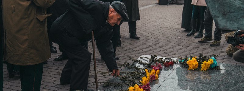 В Днепре возложили цветы в честь 75-й годовщины освобождения города от фашистских захватчиков