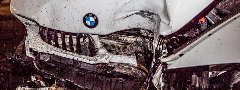 В центре Днепра столкнулись BMW и "Жигули": улица перекрыта