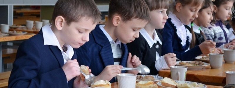 Чем кормят детей в школьных столовых Днепра
