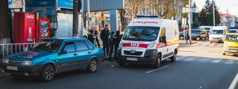 В центре Днепра ВАЗ сбил мужчину на пешеходном переходе