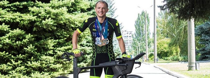 Полицейский из Днепра выиграл всемирное соревнование по триатлону IRONMAN