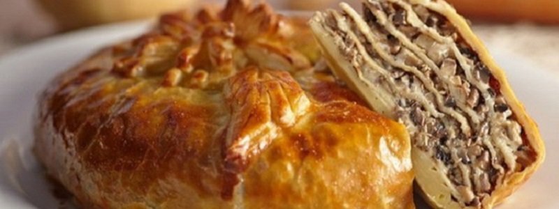Полезные и вкусные рецепты: как приготовить слоеный пирог с гречкой и грибами