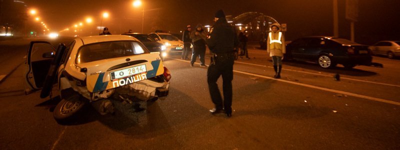 На Набережной Победы столкнулись полицейский автомобиль и Skoda: пострадал правоохранитель