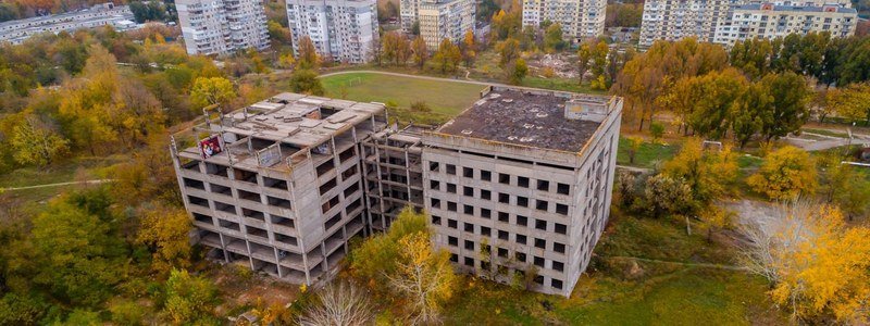 Какие тайны окутывают недостроенную больницу на Кротова в Днепре