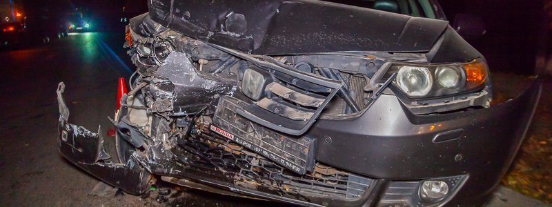На 20-летия Победы лоб в лоб столкнулись ВАЗ и Honda: пострадал парень