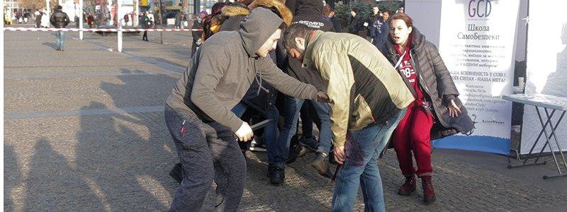 Драка в центре Днепра: что произошло на Европейской площади