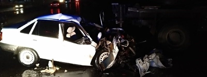 В Днепре автомобиль Opel угодил под колеса автокрана: пострадал мужчина