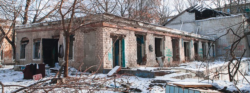 В Днепре на улице Караваева в заброшенном доме заживо сгорел мужчина