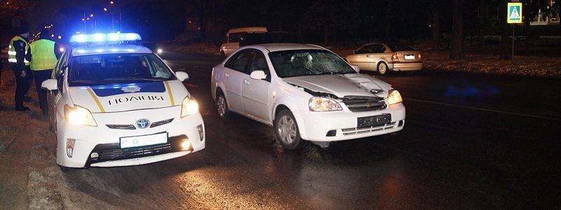 В Днепре на проспекте Нигояна Chevrolet насмерть сбил женщину на пешеходном переходе