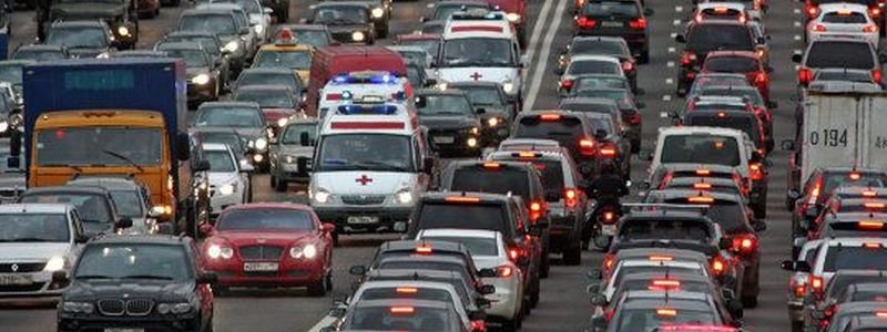 Днепр застрял в пробках: куда не стоит ехать автомобилистам