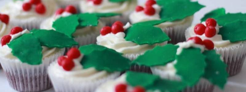 Полезные и вкусные рецепты: как приготовить рождественские капкейки "Омела"