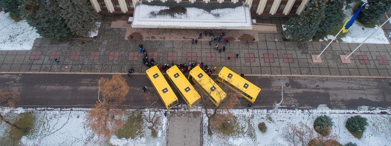Школам Днепропетровской области подарили новые автобусы