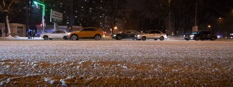Белая пелена на улицах города: Днепр засыпает снегом