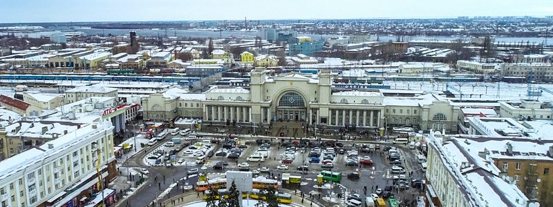 Место встреч и расставаний: как выглядит заснеженный вокзал в Днепре