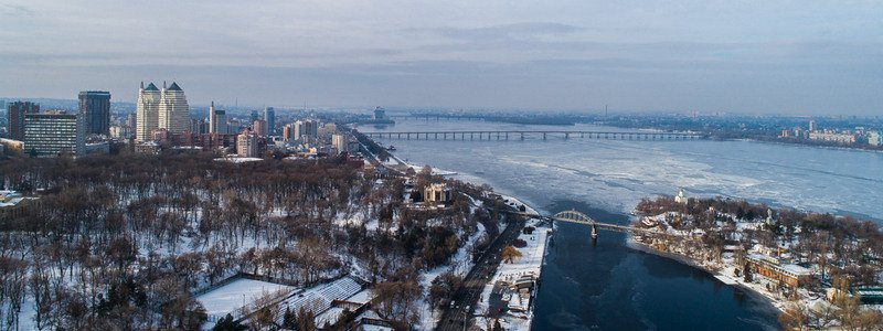 Над зимним Днепром поднялось солнышко: как выглядит город в первый рабочий день