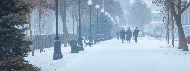 Зимняя сказка в Днепре: улицы города замело снегом