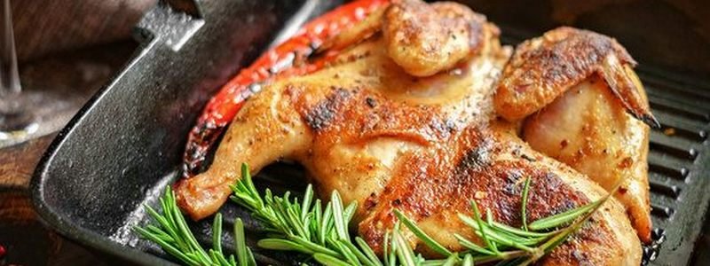 Полезные и вкусные рецепты: как приготовить цыплят со сливочным маслом, чесноком и петрушкой