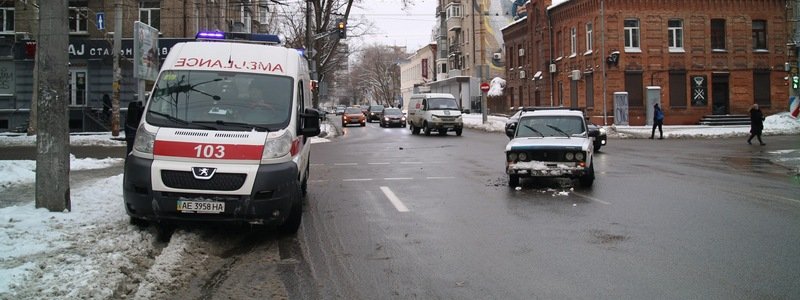 В центре Днепра водитель ВАЗа сбил пожилую женщину