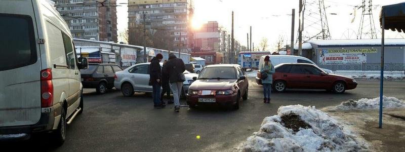 На Березинской столкнулись Volkswagen и Daewoo: ищут свидетелей аварии