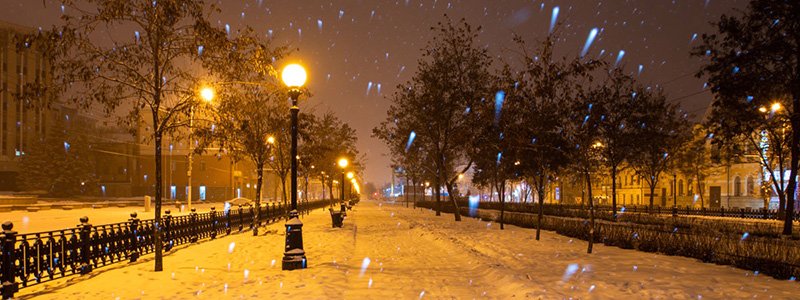 Зимний Днепр: улицы города засыпает снегом