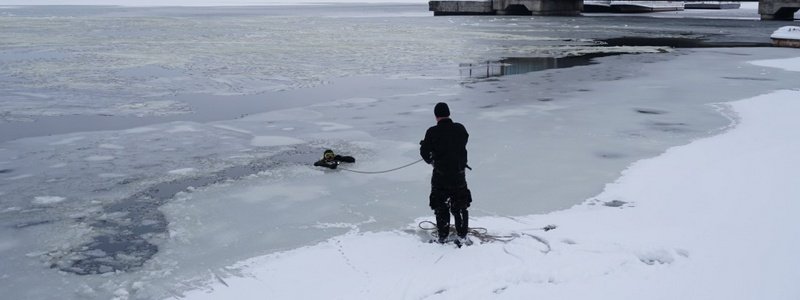 В Днепре мужчина провалился под лед: тело так и не нашли