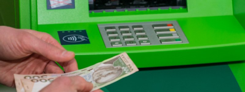 ПриватБанк запустил сервис выдачи наличных на кассе при оплате картой