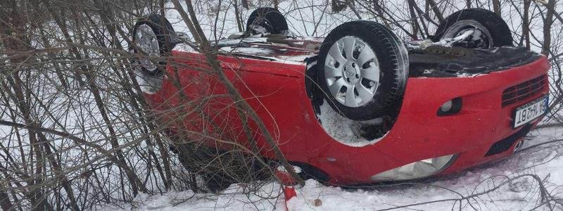 В Днепропетровской области ограничили движение транспорта: в снегу застряли более 30 автомобилей