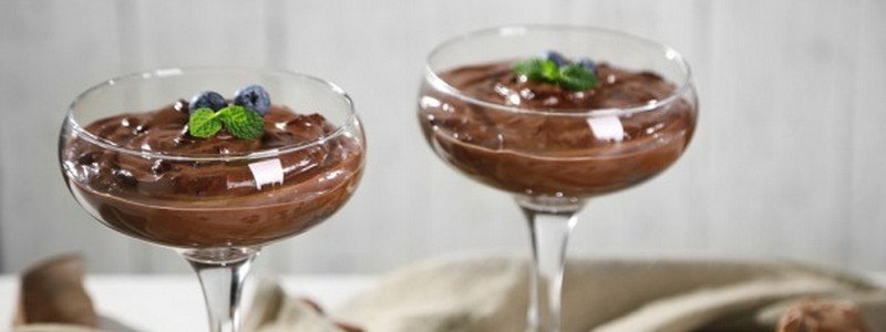 Полезные и вкусные рецепты: как приготовить шоколадный мусс с перцем чили, фисташками и коньяком