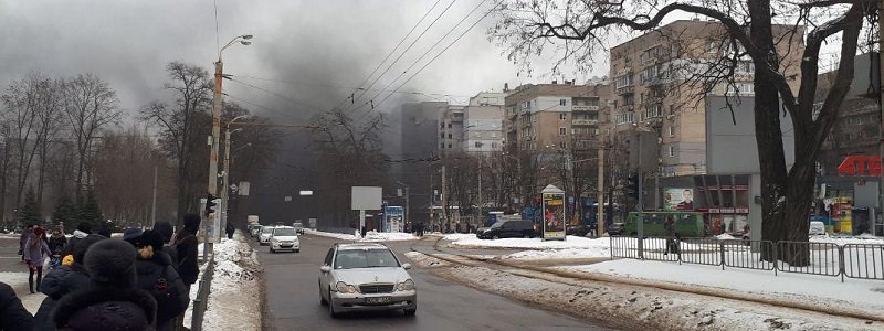 Пожар возле стадиона "Днепр-Арена": черный дым окутал район