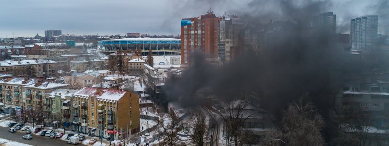 Возле "Днепр-Арены" горело здание, под которым проведены газовые трубы: подробности